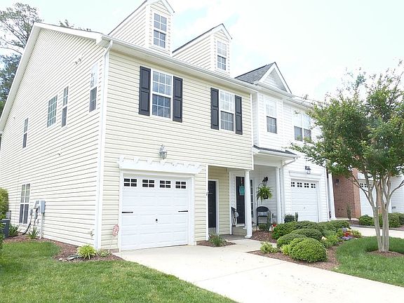 Great floor plan-3 BR 2.5 BA