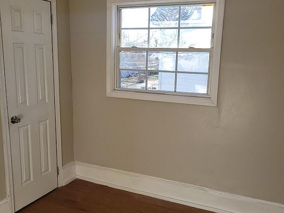 3rd image of 2610 Roanoke Ave
