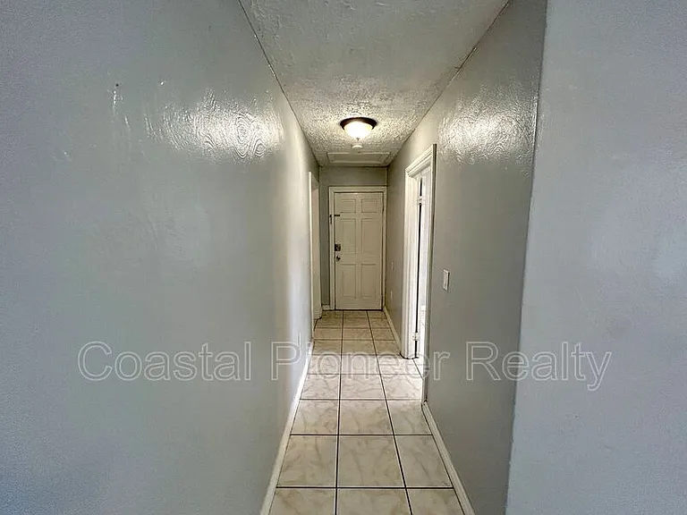 2308 E 15th Ave — Photo 15