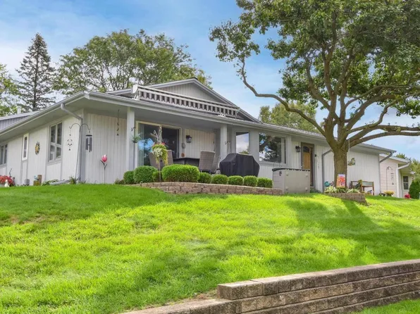 731 Tamarack DRIVE E E, West Bend, WI 53095