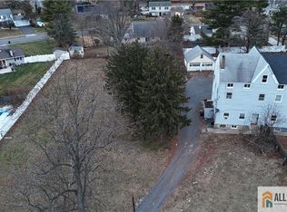 24 Leupp Ln, Somerset, NJ 08873