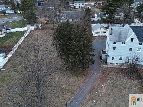 24 Leupp Ln, Somerset, NJ 08873