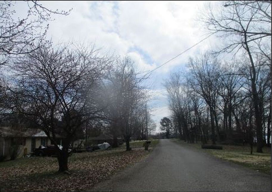 Exterior Neighborhood (street photo)