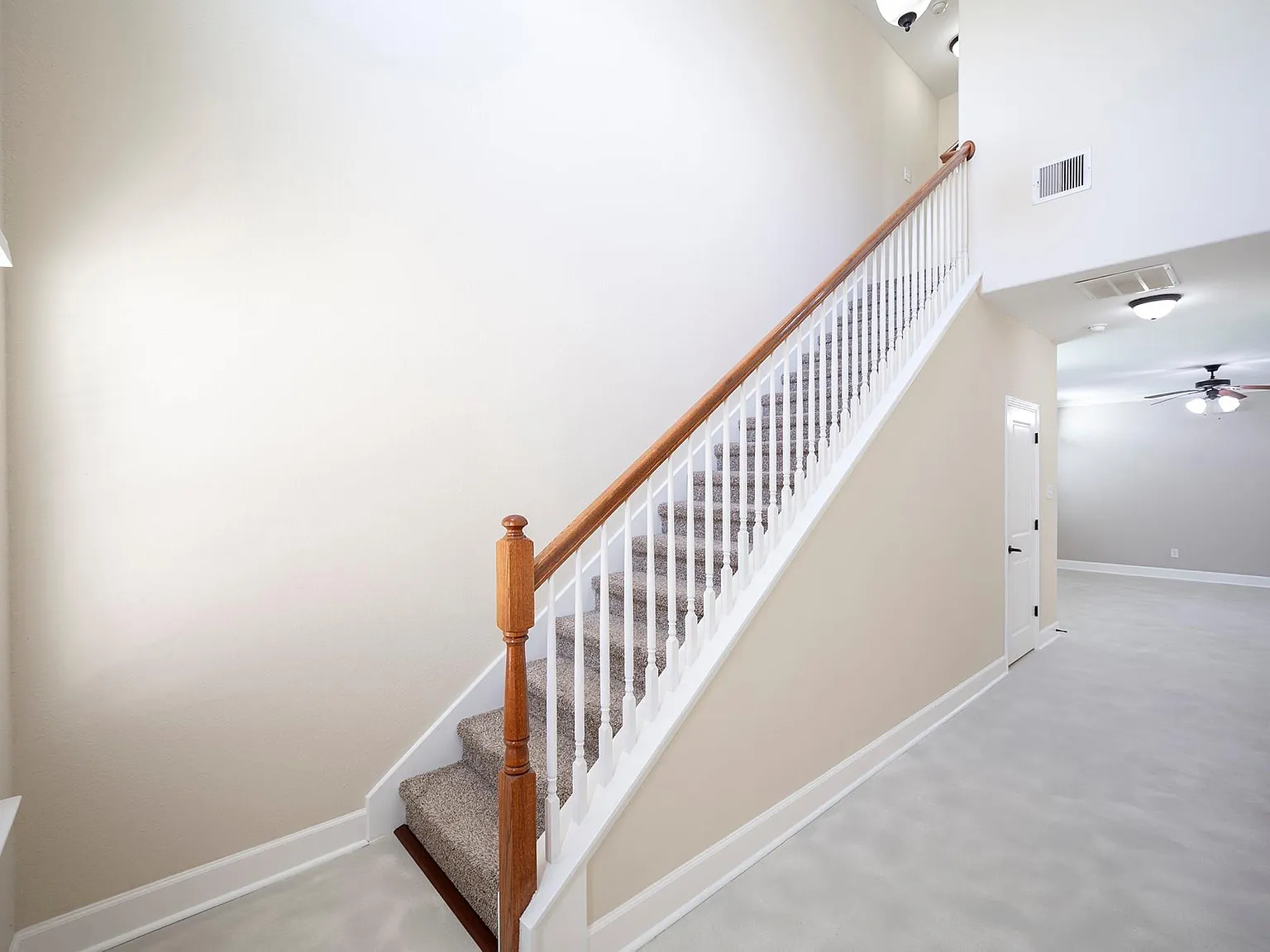 3 bed, 2.5 bath, 1610 sqft, $2,200 — Photo 3