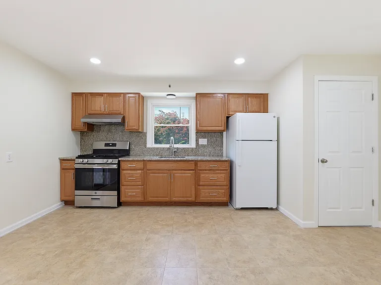 322 Broughton Ave #1 — Photo 11