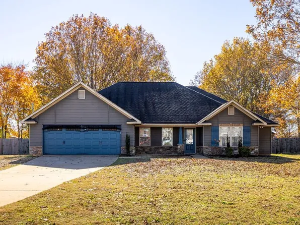 8 Farmboy Ct, Fort Mitchell, AL 36856