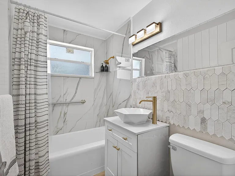 140 W 31st Ct — Photo 22
