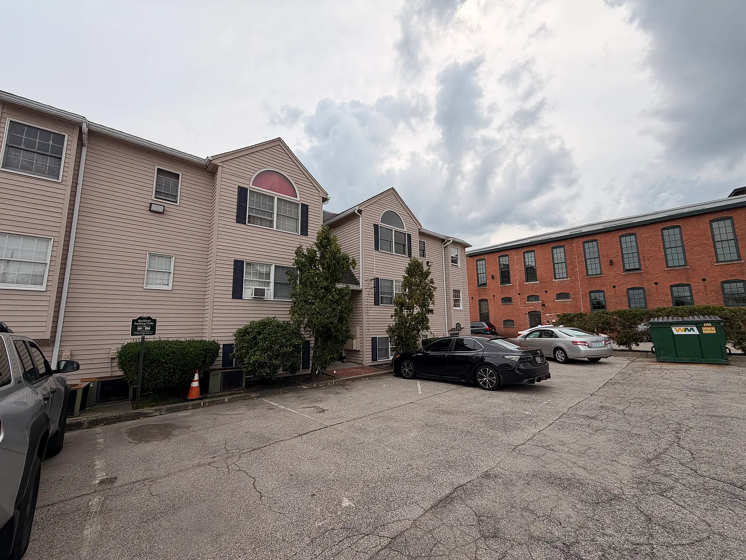 2 bed, 800 sqft, $1,975 — Photo 1