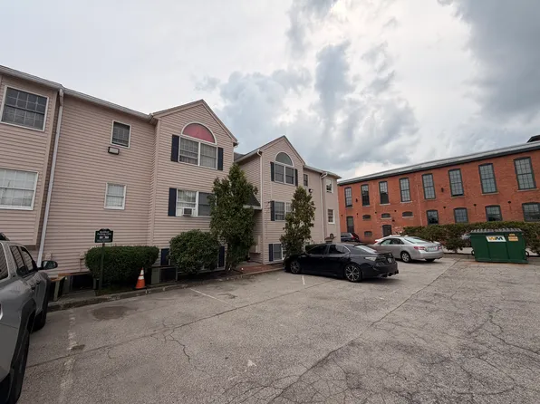 95 Park Pl APT 301, Pawtucket, RI 02860