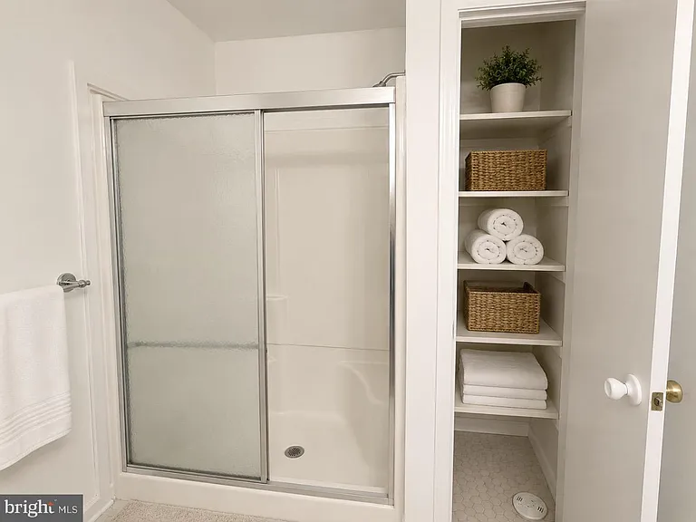 716 Woodhollow Dr — Photo 18