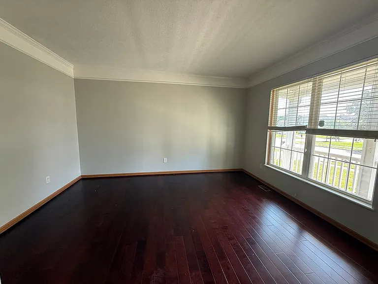 544 Sycamore Dr — Photo 4