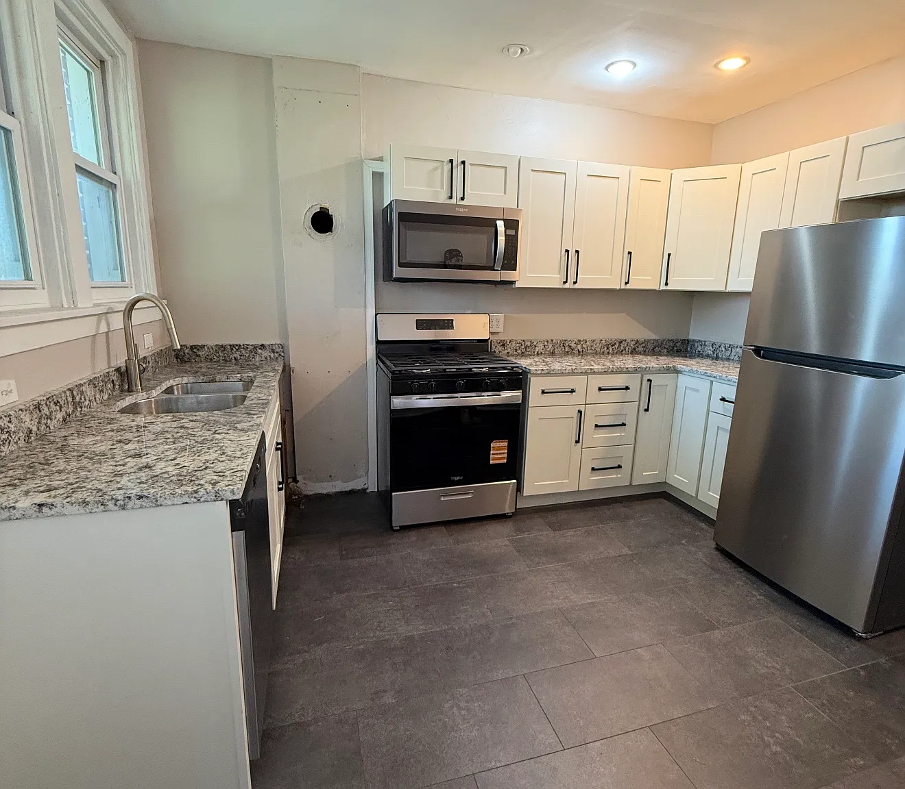 4 bed, 2.5 bath, 2000 sqft, $2,375 — Photo 4