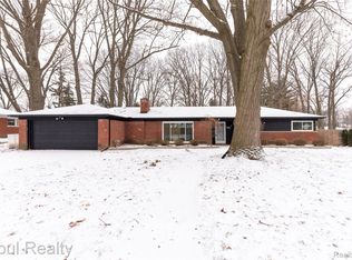 23220 Fleming Dr, Farmington, MI 48335