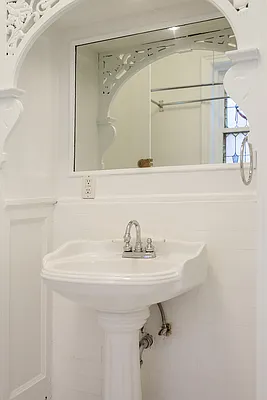 Rented by Dixon Advisory USA Inc. | media 115