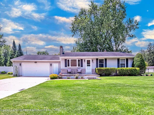 4037 S Pine Dell Dr, Lansing, MI 48911