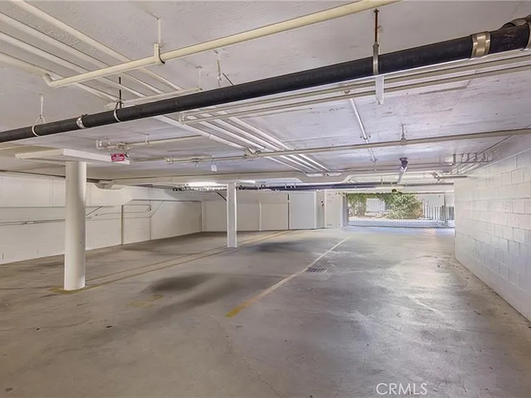 1310 Roxbury Dr #302 — Photo 28