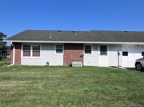 156 Falmouth Court #B, Ridge, NY 11961