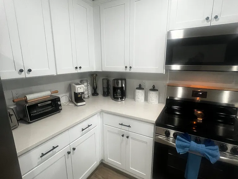 8 Unique Ct #B — Photo 5