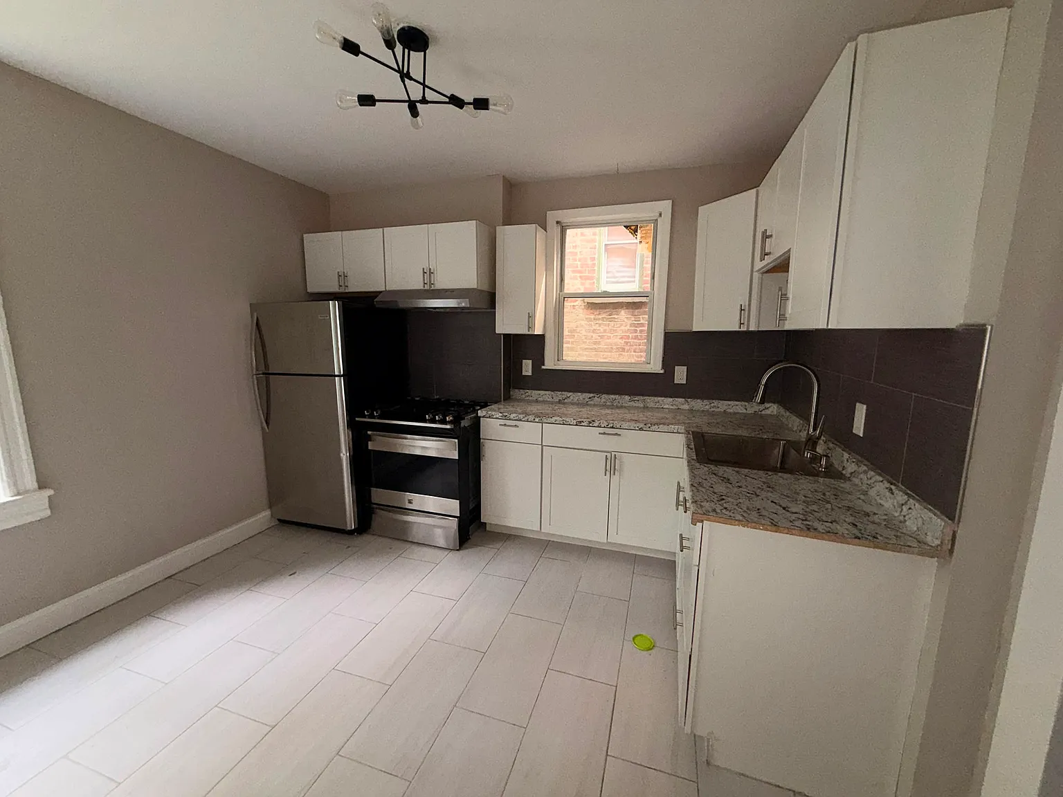 212 Bidwell Ave — Photo 2