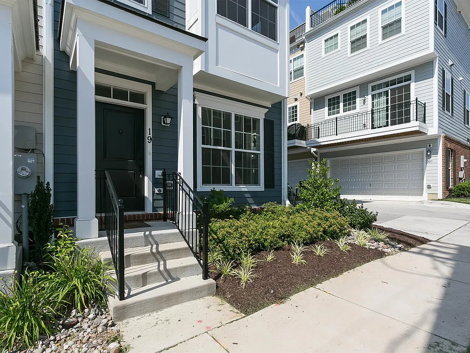 19 Willow Ave