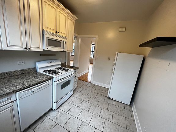 4th image of 1368 W Greenleaf Ave APT 3N