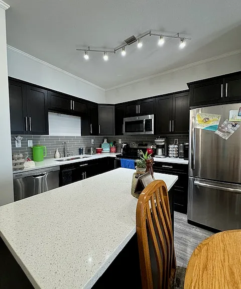 545 Hassard Close — Photo 19
