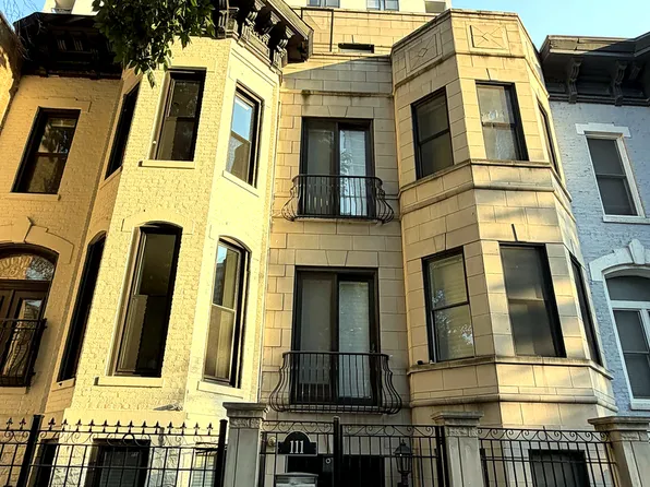 111 W Elm St, Chicago, IL 60610