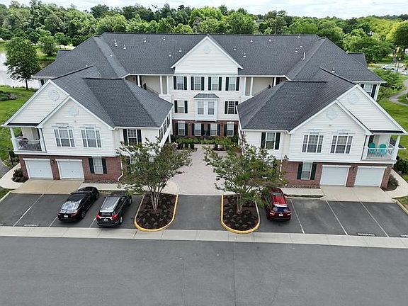 2nd image of 43134 Watercrest Sq