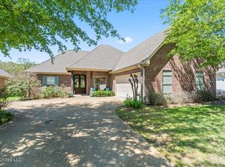 225 Rue Beau Chene Rd, Ridgeland, MS 39157