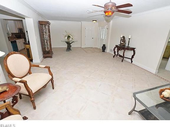 3rd image of 105 Willow Creek Ln