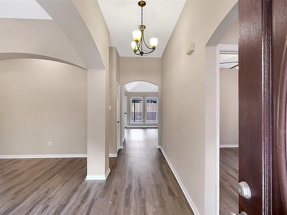 3rd image of 1368 Miller Avenue