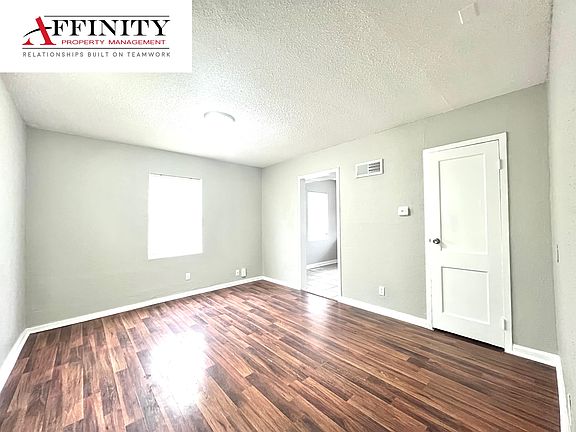 3rd image of 2201 Askew Ave #2201