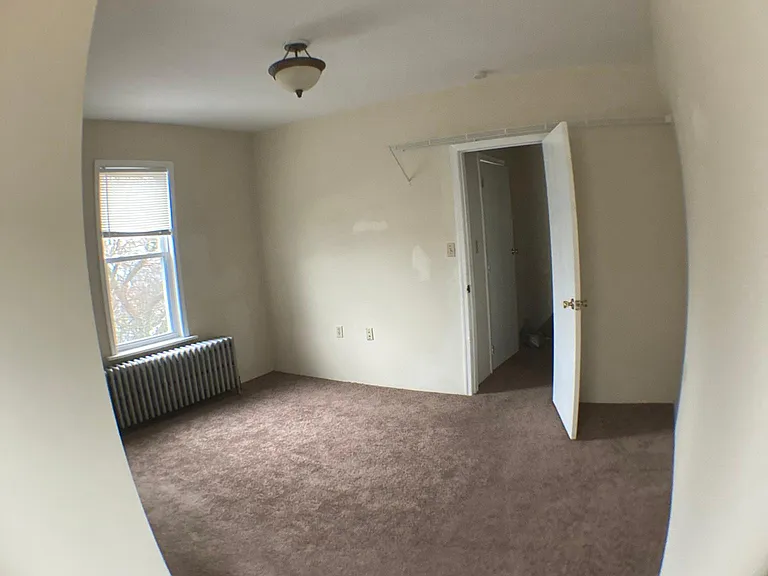 307 W 8th St — Photo 5