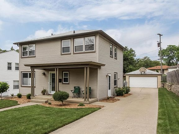 2nd image of 1021 Lockridge Dr NE