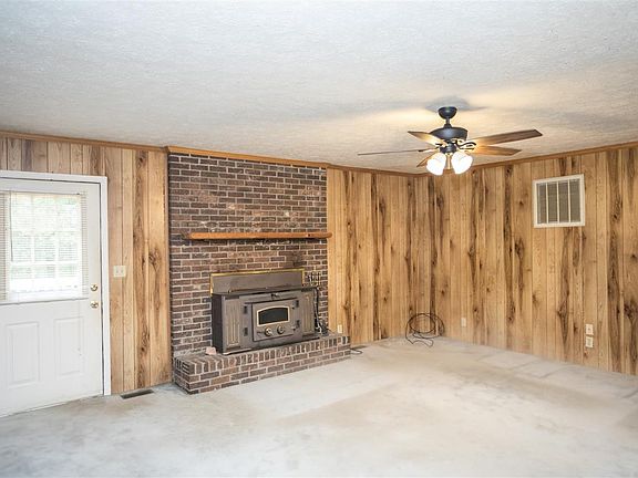 3rd image of 112 Deerwood Cir