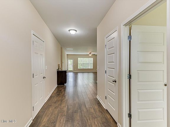 4th image of 912 Clover Court