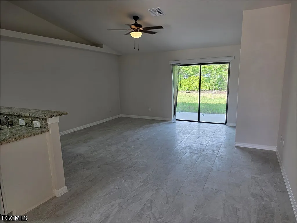 3 bed, 2.0 bath, 1200 sqft, $1,695 — Photo 3