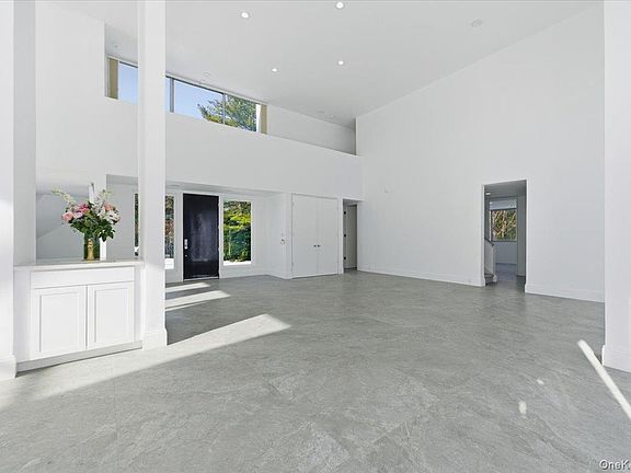 3rd image of 454 E Shore Road