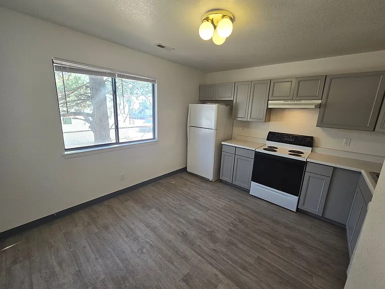 80 Blackburn Ln — Photo 4