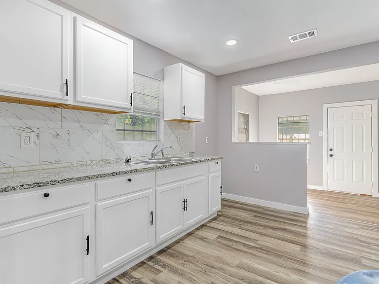 4804 Fellows Ln — Photo 3