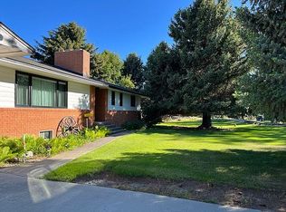 606 E Broadway Ave, Bridger, MT 59014