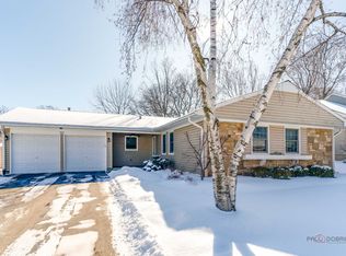 915 Plum Grove Cir, Buffalo Grove, IL 60089