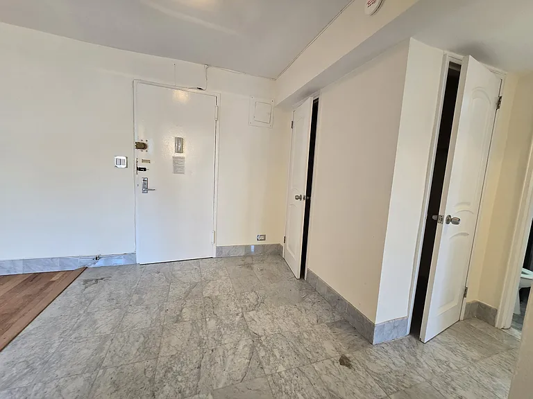 3044 29th St #4V — Photo 21