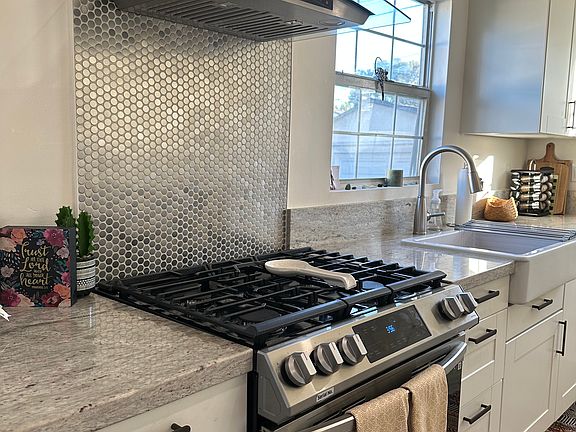 Unique kitchen stove included
