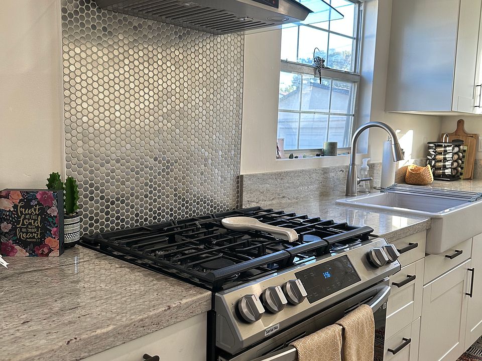 Unique kitchen stove included
