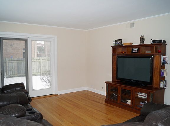 3rd image of 1382 Western Ave