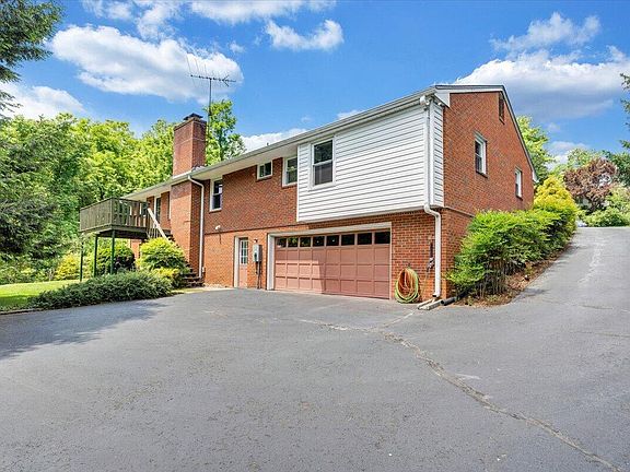 3rd image of 3530 Holland Dr