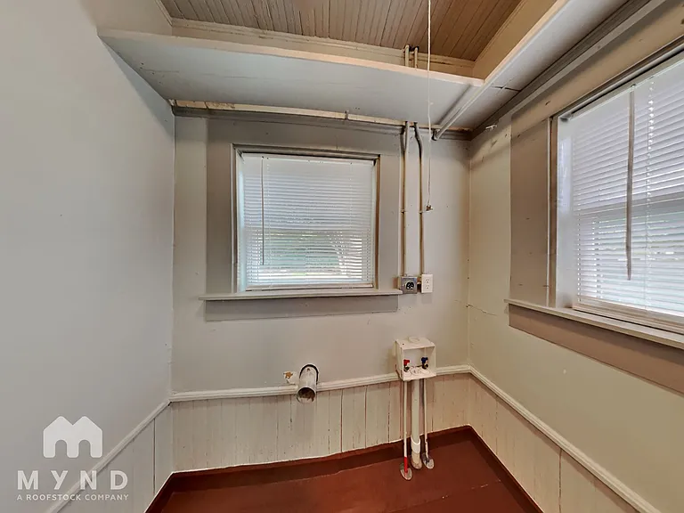 114 S Lamar St — Photo 16