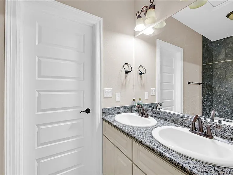 2410 Colvin Ave — Photo 22