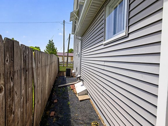 3rd image of 124 E Bittner Ave